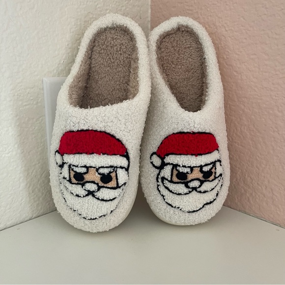 NWT Santa Claus Christmas Fuzzy Slippers, Warm, Plush and Cozy Slippers - Picture 2 of 7